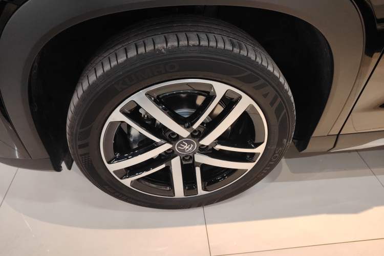 Used BYD Song L DM-i 2026 Model 130KM Superior Version Exterior 4