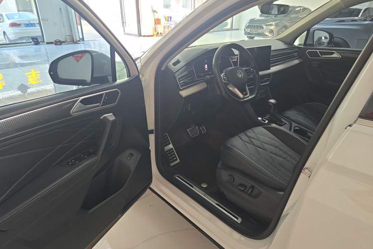 Used Volkswagen Tiguan L 2023 330TSI Automatic Two-Wheel Drive R-Line Enjoyment Edition