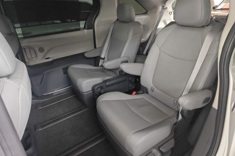 Used Toyota Granvia 2023 2.5L Hybrid Prestige PLUS Edition Left Rear Seat