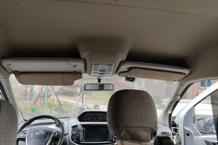 Used SAIC MAXUS Xintu V80 2019 2.5T Classic Version 6-Speed Manual – Aoyuntong Modified Long Wheelbase Mid-Height 7-Seater Headliner