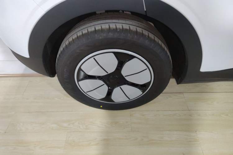 Used Geely Galaxy Geome 2026 Model 310km Youth Edition Right Rear Wheel Hub