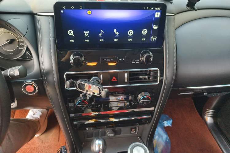 Used Nissan Patrol 2017 4.0L XE Middle East Version Audio And AC Panel