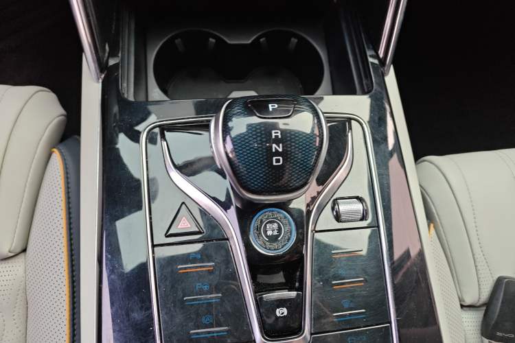 Used BYD Tang New Energy 2022 EV 635 km All-Wheel-Drive Flagship Model
