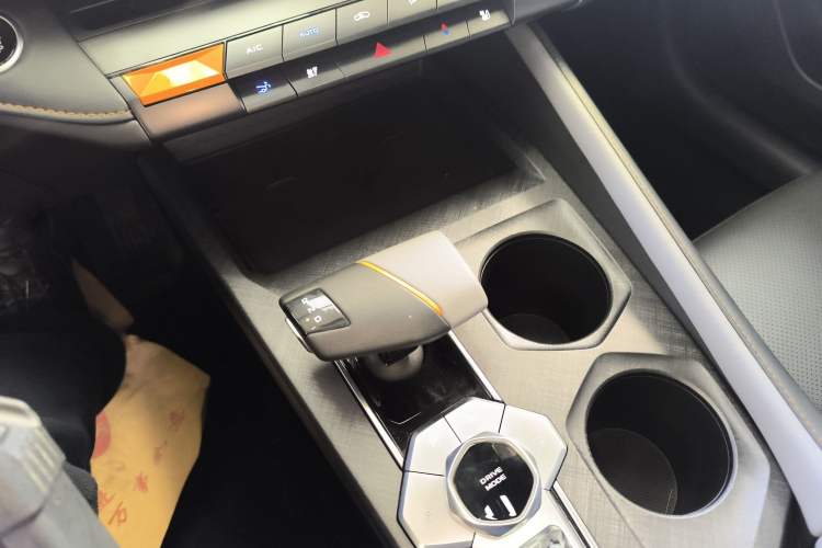 Used CHANGAN UNI-V 2022 1.5T Smart Navigation Version Gear Lever