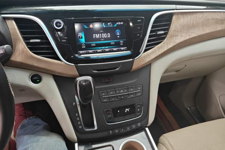 Used Buick GL8 2017 ES 28T Comfort Model China V Standard