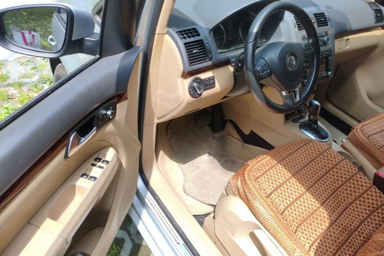 Used Volkswagen Touran 2011 1.4T DSG ZhiZhen Edition 5 Seats

