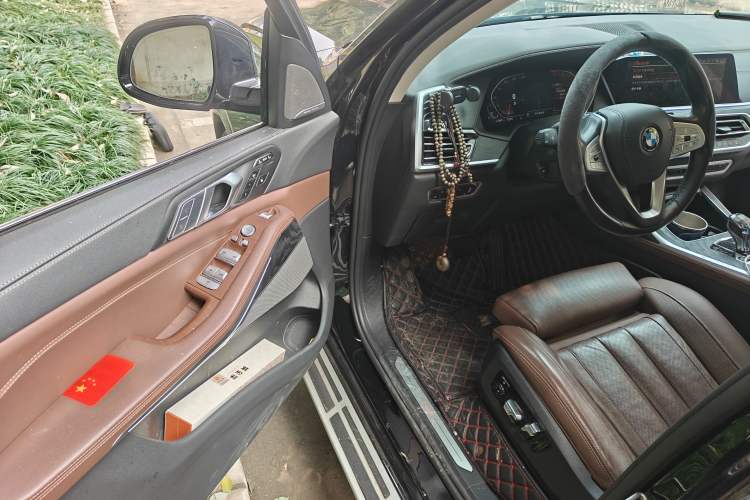 Used BMW X7 2022 xDrive40i Luxury Package with Leading Features Driver Seat