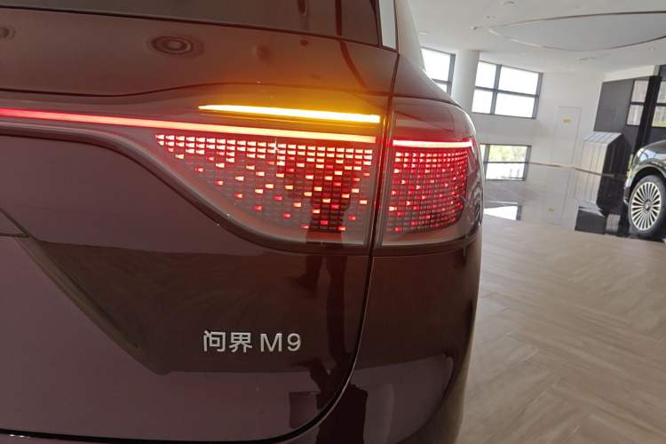Used Hima AITO M9 2025 Extended-Range Ultra Version 52 kWh 6-Seater Right Rear Taillight