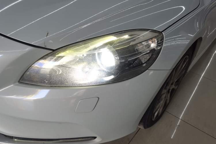 Used Volvo V40 2015 1.6T Zhiyi Edition