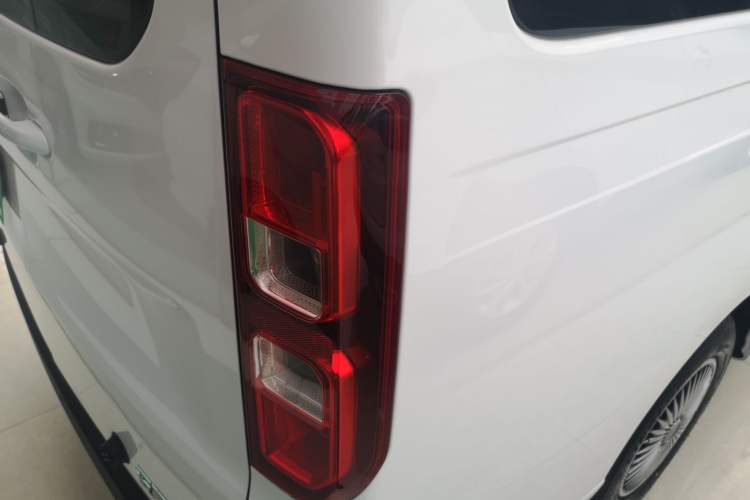 Used Wuling Yangguang 2025 Model 400km Bus Edition—Comfort Edition
