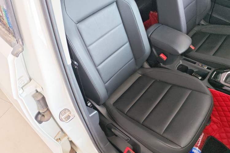 Used Volkswagen T-ROC 2019 280TSI DSG Two-Wheel Drive Comfort Version China VI Standard Right Front Seat