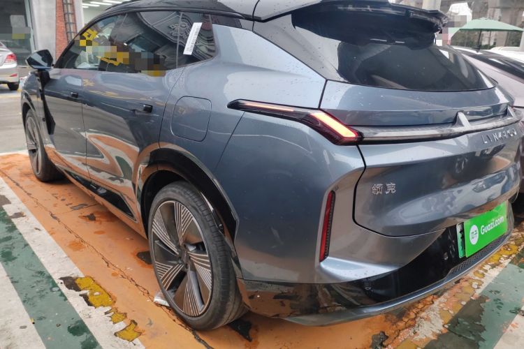 Used Lynk & Co 08 EM-P 2025 220 km All-Wheel-Drive Performance Halo