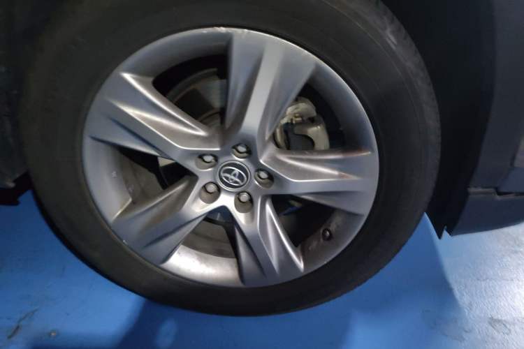 Used Toyota Highlander 2018 2.0T Two-Wheel-Drive Luxury Edition 7 Seats Emission Standard China V
