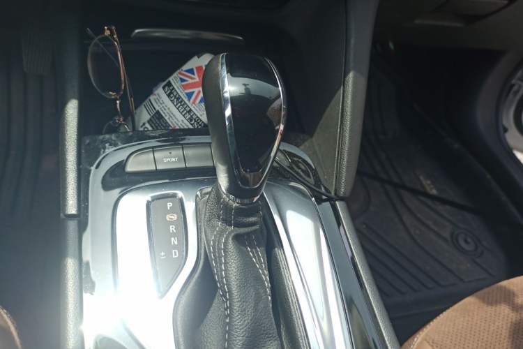 Used Buick Regal 2019 28T Luxury Edition China VI Gear Lever