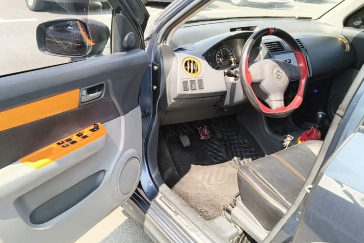 Used Suzuki Swift 2016 1.5L Manual Fashion Edition Cool Play Version
