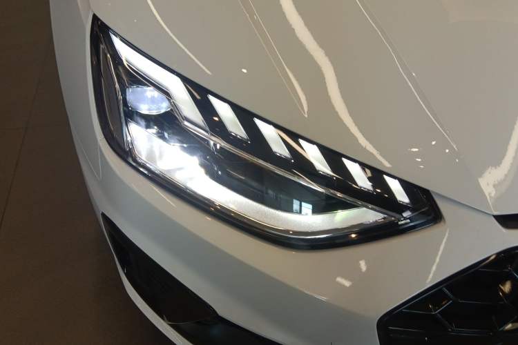 Used Audi A4L 2022 40 TFSI Luxury Dynamic Model Right Front Headlight