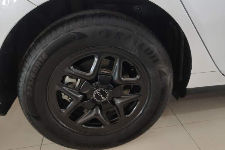Used BYD Seal 05 DM-i 2025 DM-i Smart Drive 55KM Luxury Model Right Rear Wheel Hub