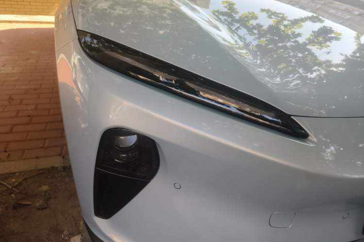 Used Nio ET5 2022 75 kWh Right Front Headlight