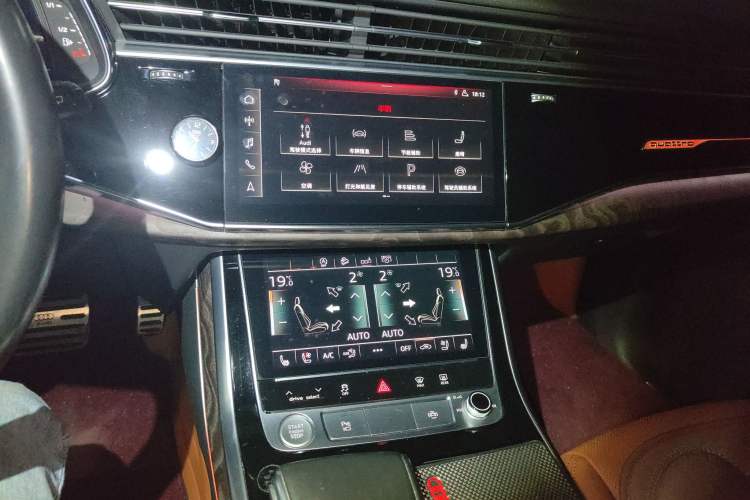 Used Audi Q7 2020 55 TFSI quattro S line sports model Audio And AC Panel