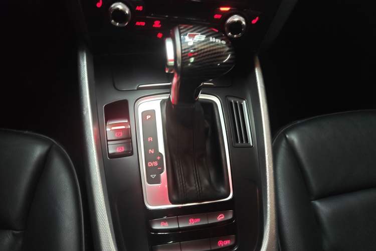 Used Audi Q5 2015 40 TFSI Technology Edition Gear Lever