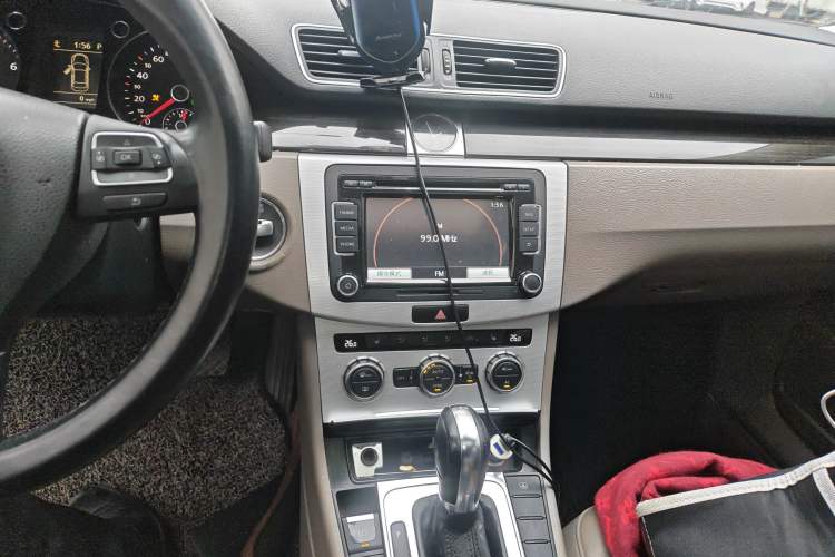 Used Volkswagen Magotan 2012 1.8TSI Prestige Model Audio And AC Panel