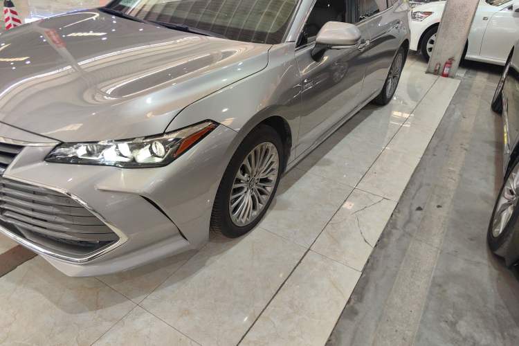 Used Toyota Avalon 2019 Dual-Engine 2.5L XLE Prestige Version China VI Standard