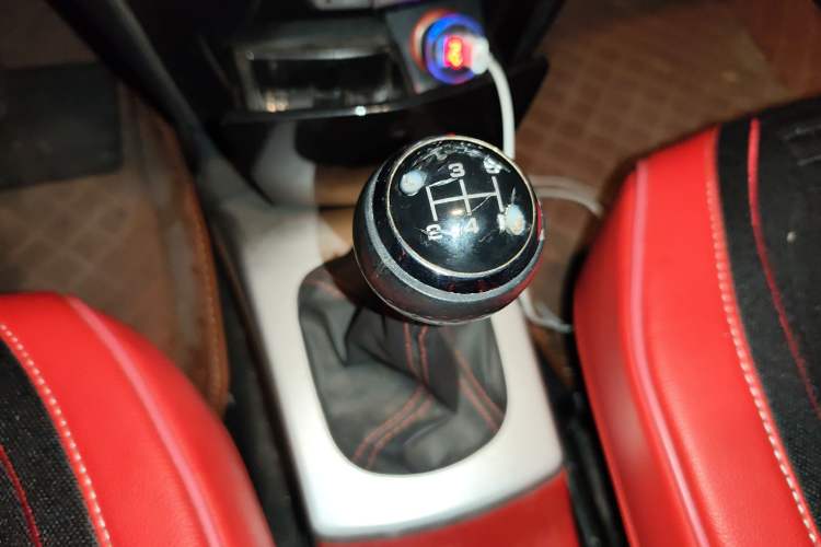 Used Oley 2014 Hatchback 1.5L Manual Comfort Model Gear Lever