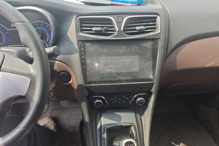 Used Haima V70 2016 2.0L Manual - Enjoyment Version 6 Seats