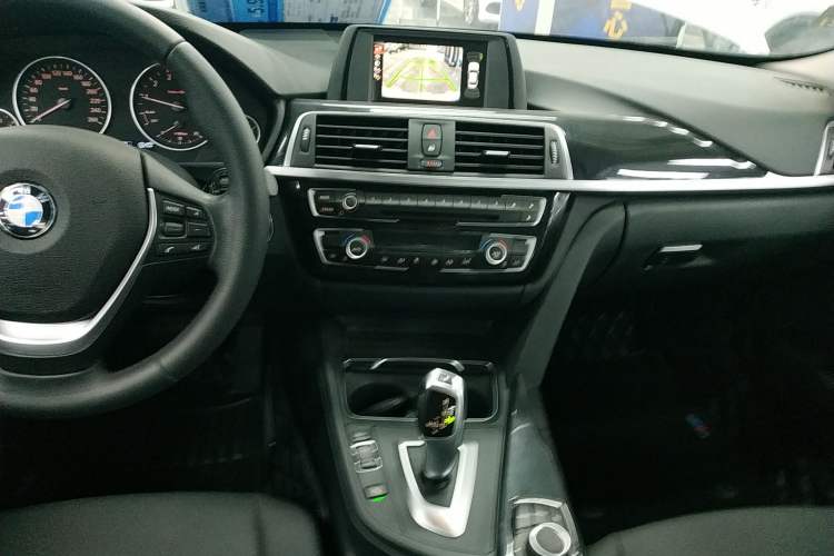 Used BMW 3 Series 2017 318i Fashion Model
