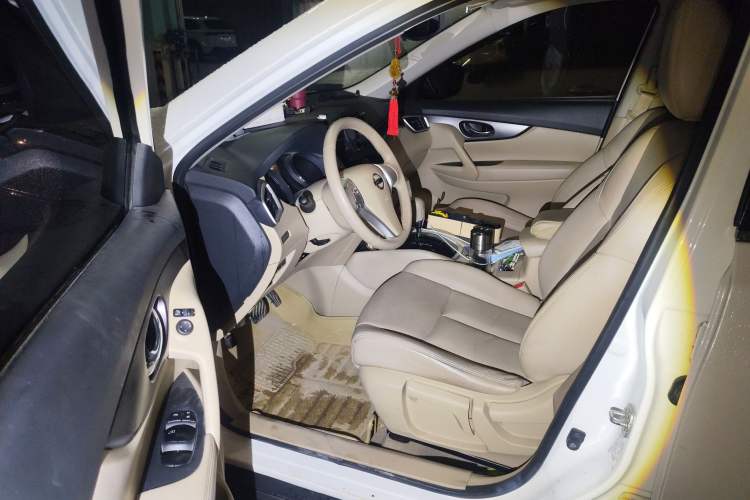 Used Nissan X-Trail 2014 2.0L CVT Comfort Edition 2WD Driver Seat