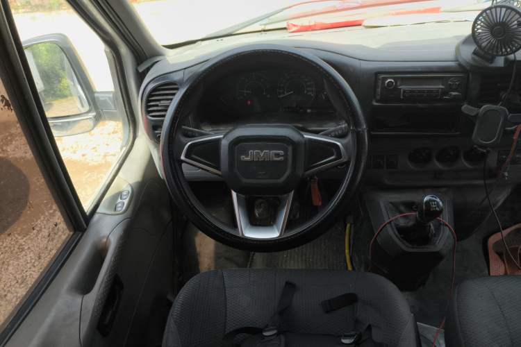 Used JMC Transit 2017 2.8T Commercial Version Short Wheelbase Mid-Roof 6/7/8-Seater JX493 Steering Wheel
