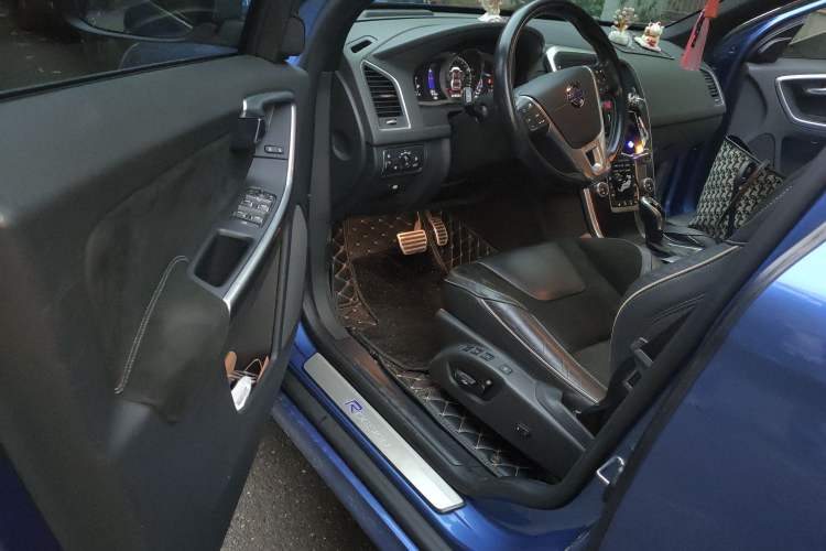 Used Volvo XC60 2017 T5 AWD Personalized Sport Upgrade Edition Driver Seat