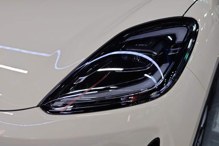 Used Wuling Bingo S 2025 Model 430km Deluxe Edition
