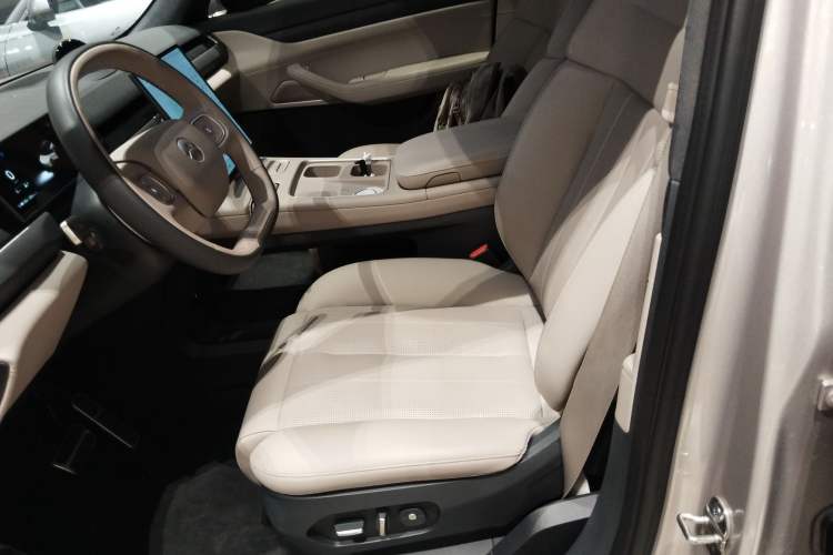 Used Nio ES8 2023 75 kWh Left Front Seat
