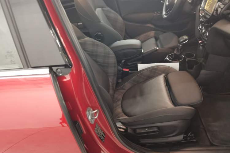 Used MINI MINI 2015 1.5T COOPER Fun Five-Door Edition
