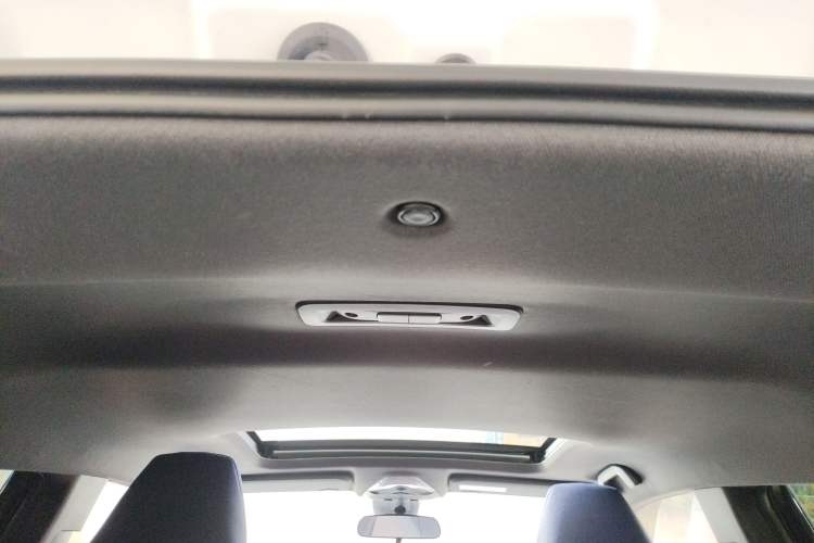 Used Toyota C-HR 2018 2.0L Leading with Sunroof China V Standard
