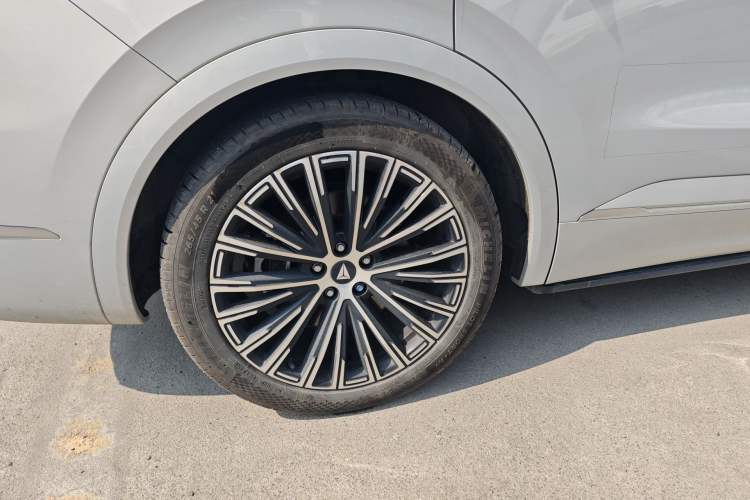 Used Deepal S09 2025 Four-Wheel Drive Ultra+ Custom Edition
