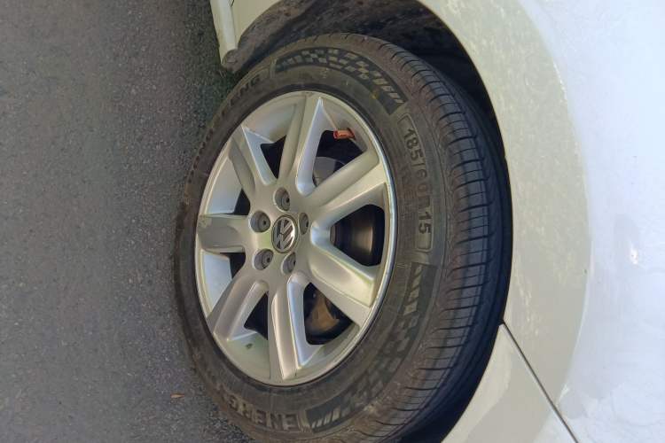 Used Volkswagen Polo 2013 1.6L Automatic Comfort Edition Right Front Wheel Hub