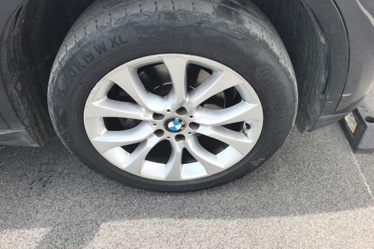 Used BMW X5  Right Front Wheel Hub