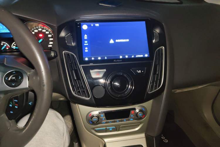 Used Ford Focus 2012 Hatchback 1.6L Manual Fashion Edition Audio And AC Panel