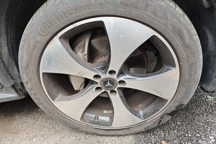 Used Mercedes-Benz GLC 2018 GLC 300 4MATIC Sport Edition Right Front Wheel Hub