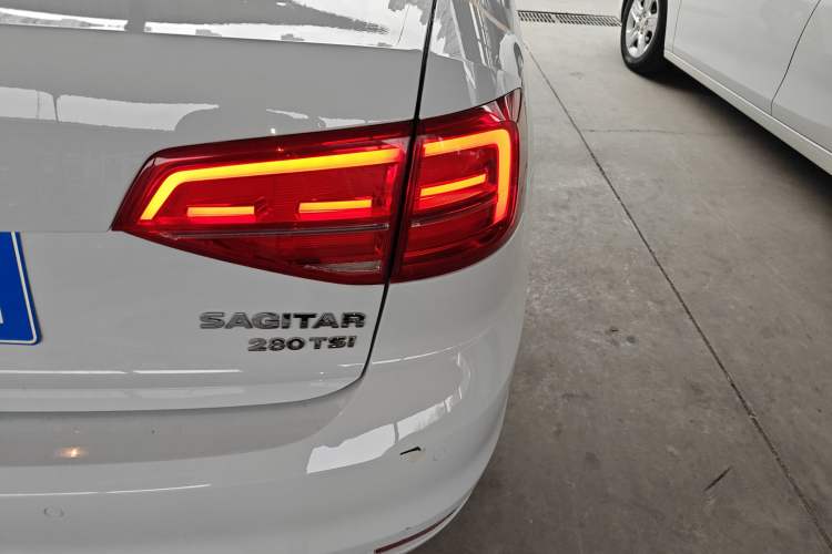 Used Volkswagen Sagitar 2018 280TSI DSG Comfort Model Right Rear Taillight