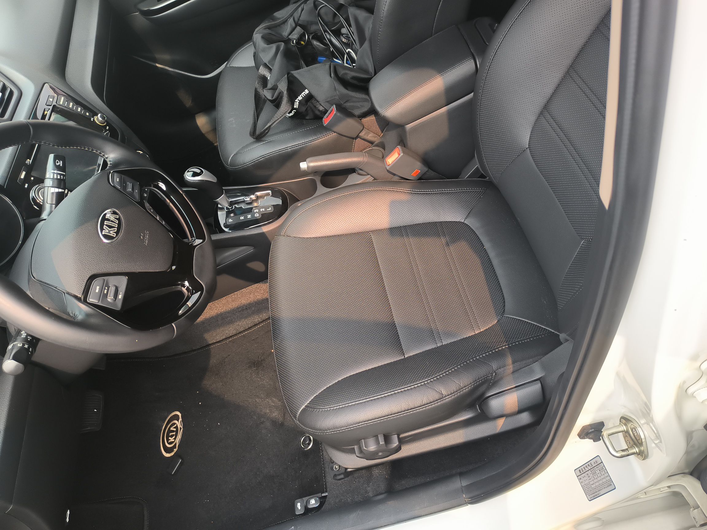 Переднее сиденье в автомобиле