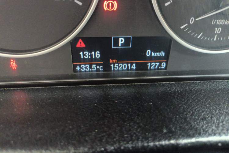 Used BMW 3 Series 2013 320Li Fashion Model Odometer Close Up