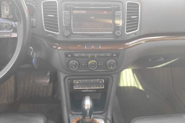 Used Volkswagen Sharan 2015 1.8TSI Comfort Model Audio And AC Panel