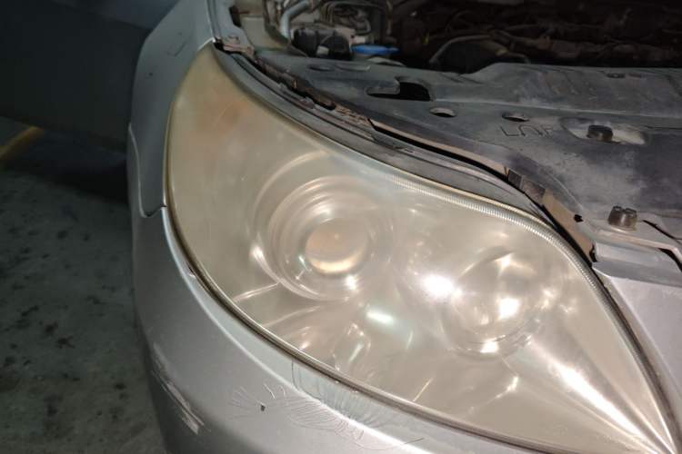 Used BYD F6 2011 Golden Edition 2.0L CVT Deluxe Model Right Front Headlight