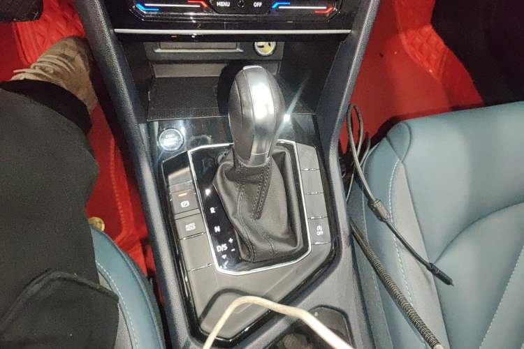 Used Volkswagen Tharu 2023 300TSI Two-Wheel-Drive Moonlight Edition
