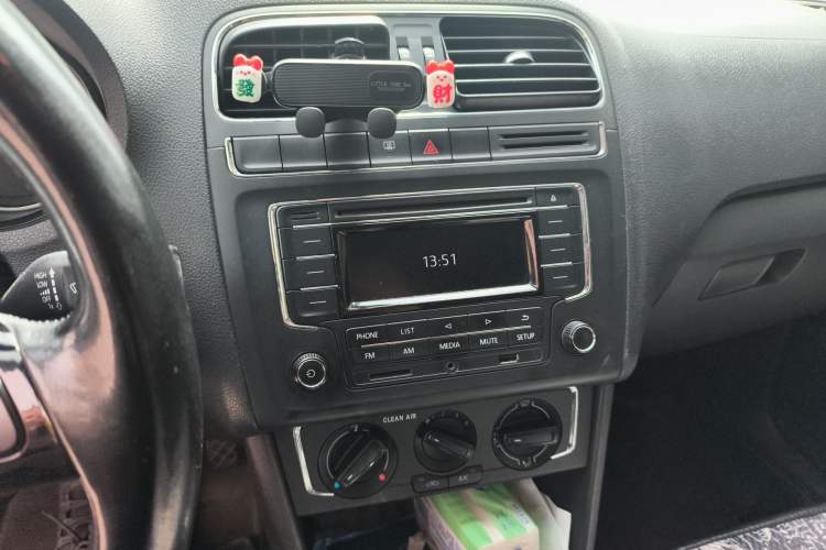 Used Volkswagen Polo 2016 1.6L Automatic Comfort Model Audio And AC Panel