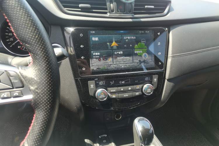 Used Nissan X-Trail 2019 2.0L CVT Smart Connect Comfort Edition 2WD Audio And AC Panel