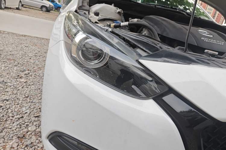 Used Mazda 3 Axela 2017 Sedan 1.5L Manual Comfort Model Emission Standard China V Right Front Headlight